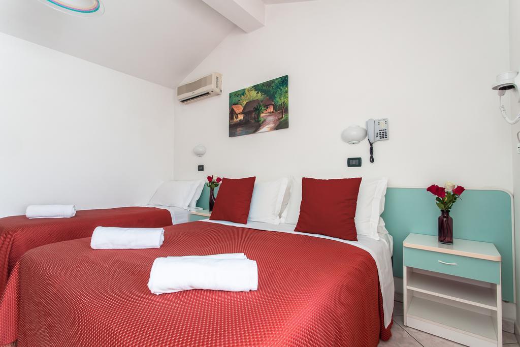 צ'סנטיקו Hotel Giove Dipendenza Hotel Fiamma מראה חיצוני תמונה