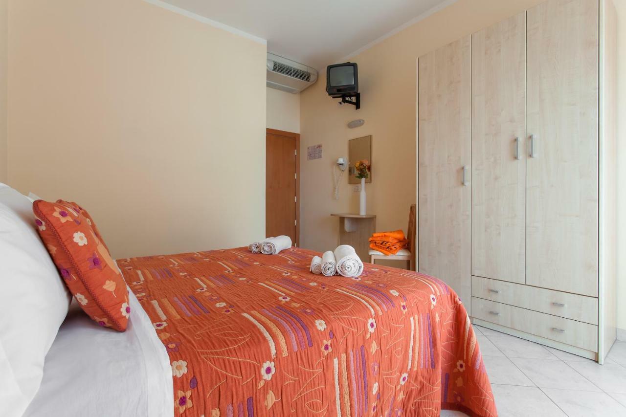 צ'סנטיקו Hotel Giove Dipendenza Hotel Fiamma מראה חיצוני תמונה